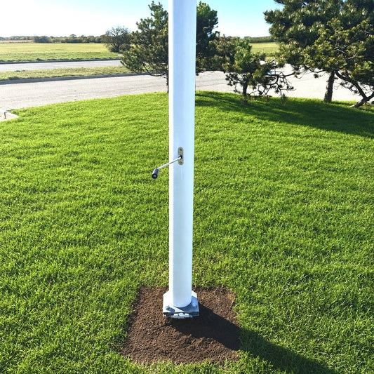 Glasfaser-Kunststoff Fahnenmast mit Kippmechanismus – Robust, Wartungsfrei und Einfach zu Bedienen