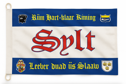 Nouveau drapeau de Sylt orné des dictons locaux « Rüm Hart » et « Lever duad » – un style insulaire plein d’assurance.
