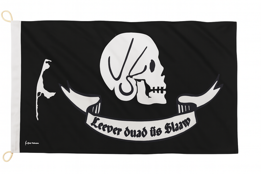 Sylt Piratenflagge – „Leever duad üs Slaaw“ mit Totenkopf & Insel