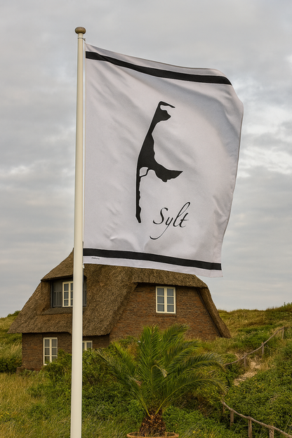 Drapeau de Sylt en noir – Élégant. Simple. Nordique.