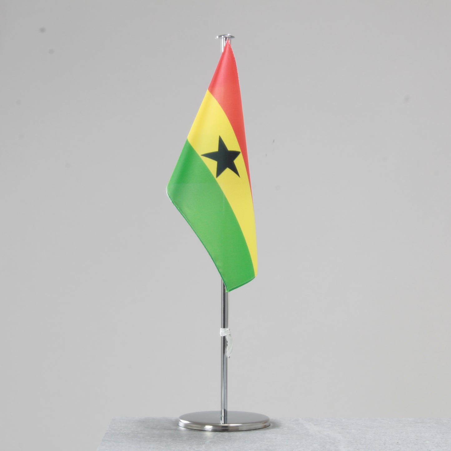 Table flag Ghana – representative national flag for indoor use