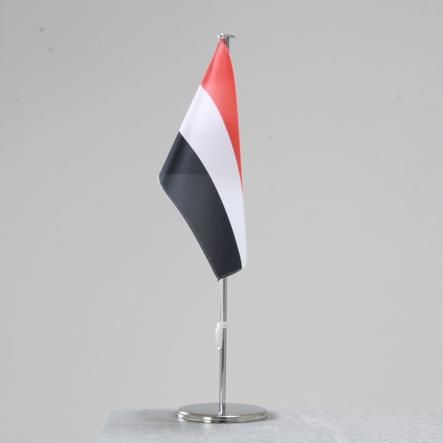 Table flag Yemen – representative national flag for indoor use