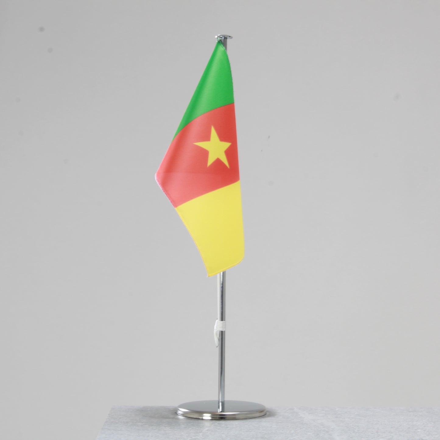 Cameroon table flag – representative national flag for indoor use