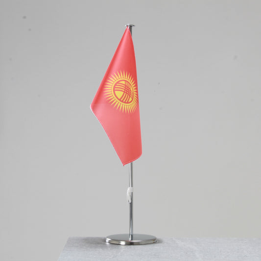 Tischfahne Kirgisistan – repräsentative Nationalflagge für den Innenbereich