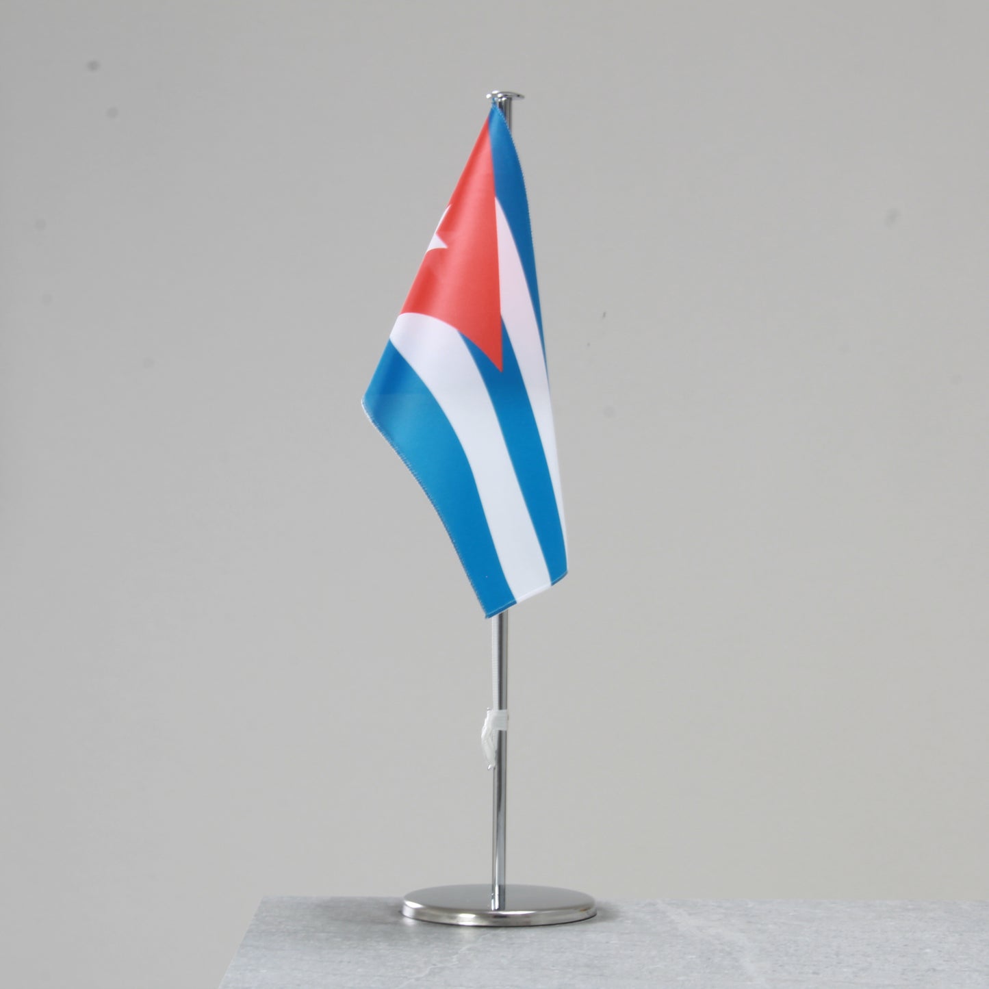 Tischfahne Kuba – repräsentative Nationalflagge für den Innenbereich
