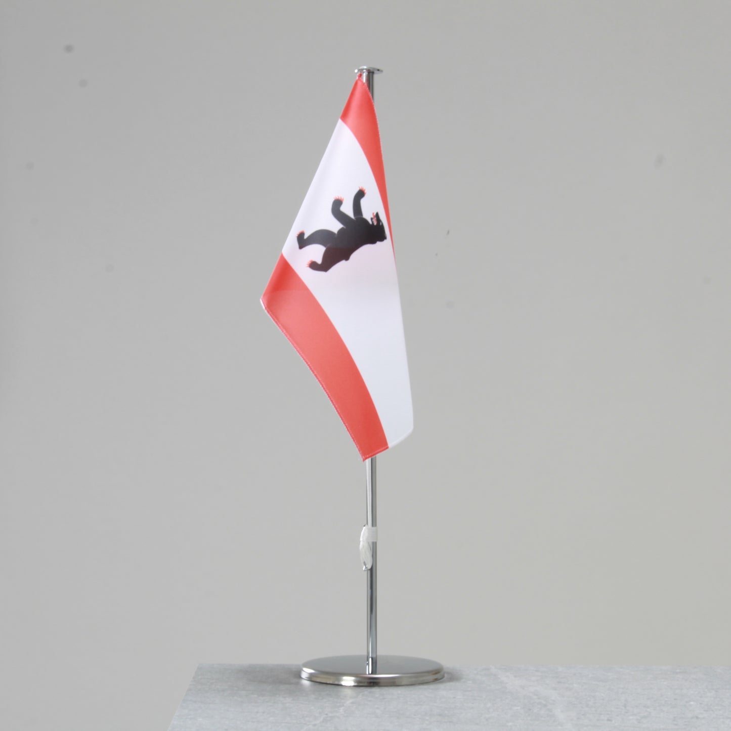 Berlin table flag – representative state flag for indoor use