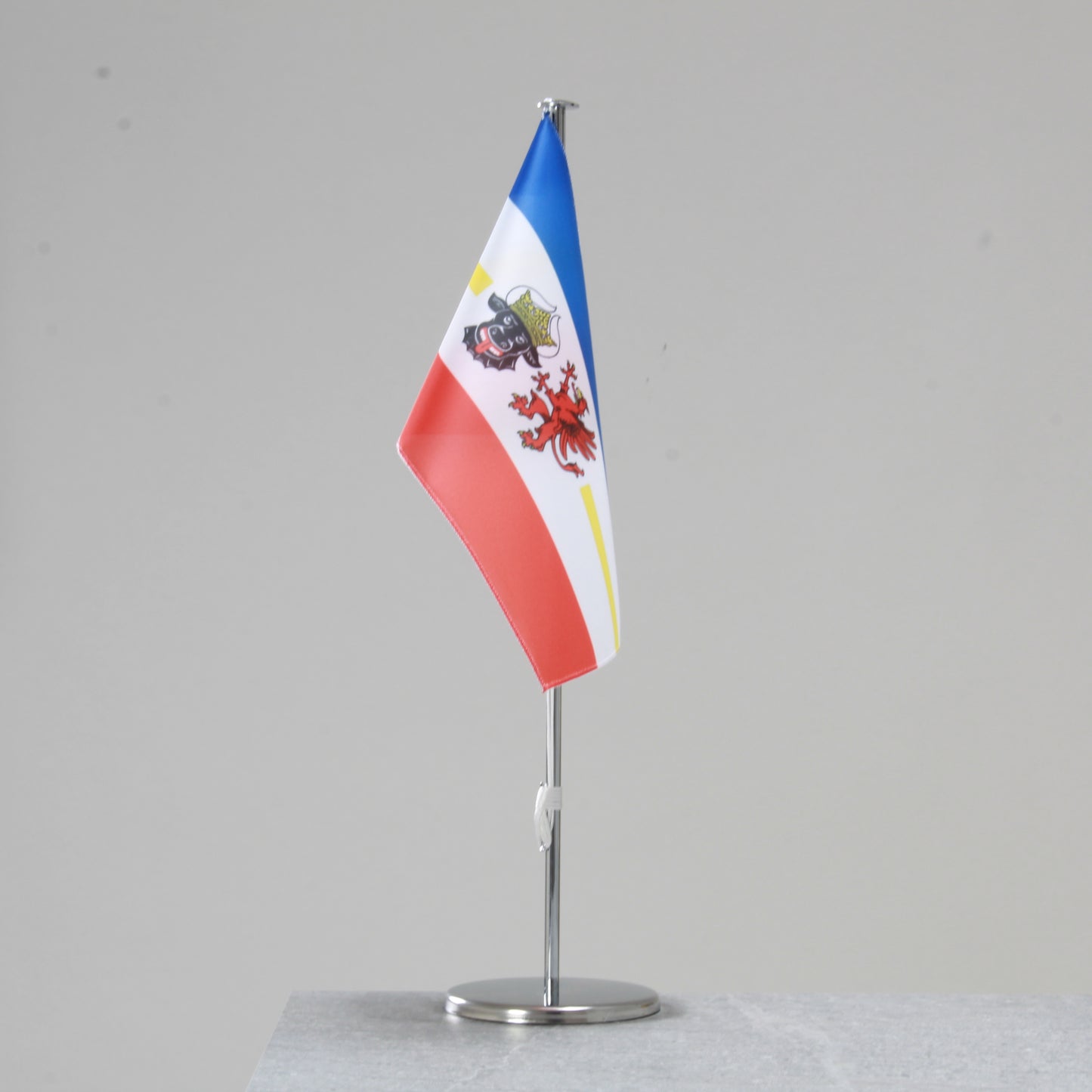 Tischfahne Mecklenburg-Vorpommern – repräsentative Landesflagge für den Innenbereich