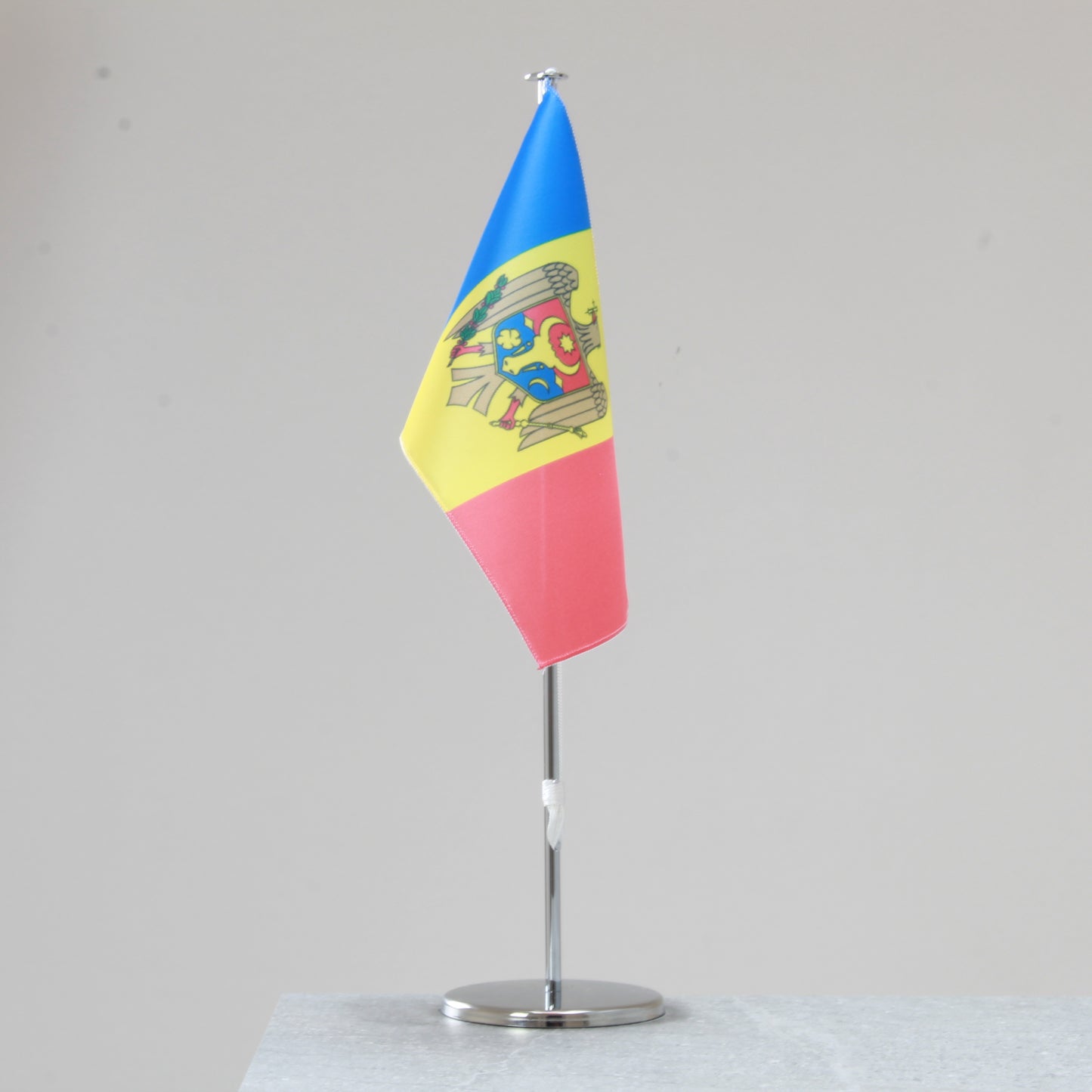 Tischfahne Moldau – repräsentative Nationalflagge für den Innenbereich