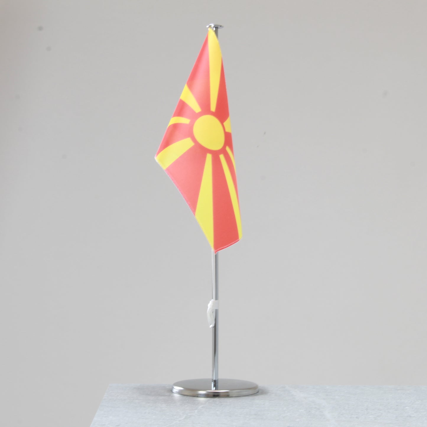 Tischfahne Nordmazedonien – repräsentative Nationalflagge für den Innenbereich