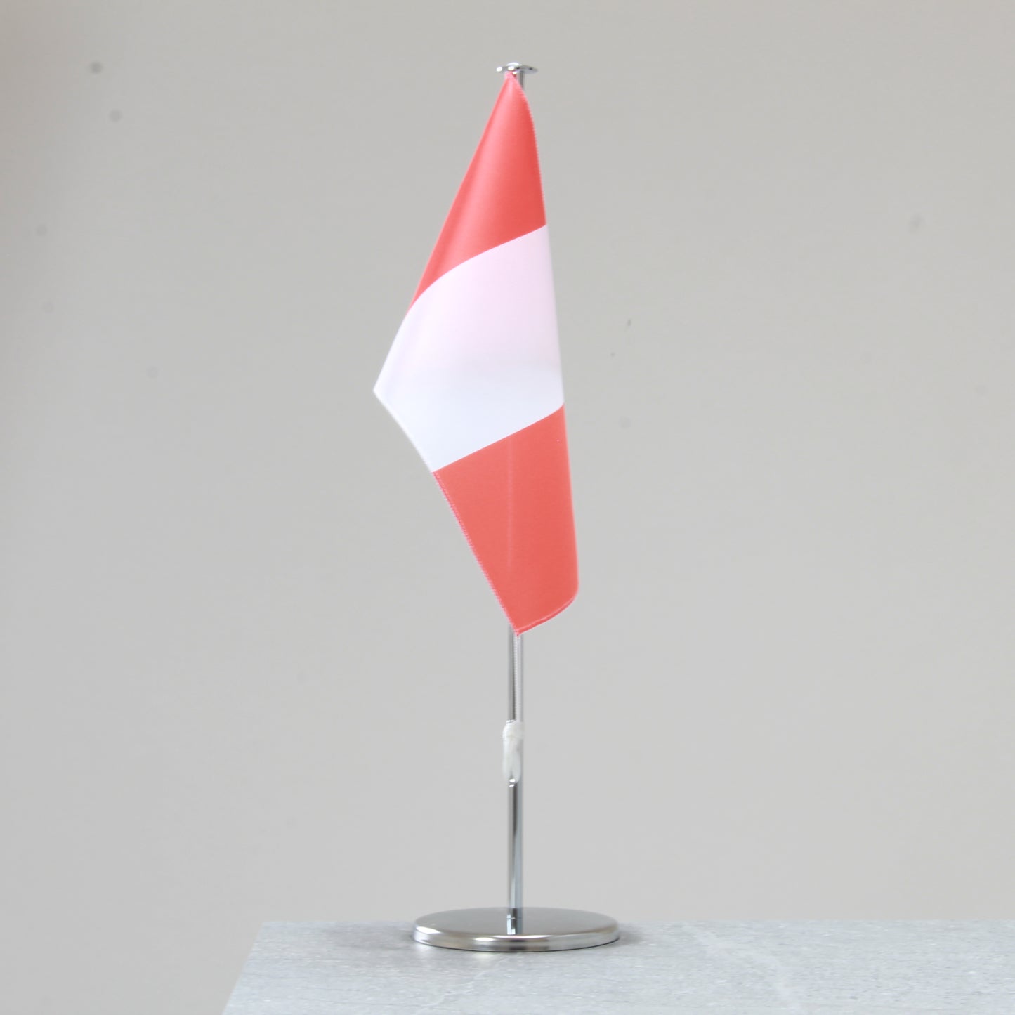 Tischfahne Peru – repräsentative Nationalflagge für den Innenbereich