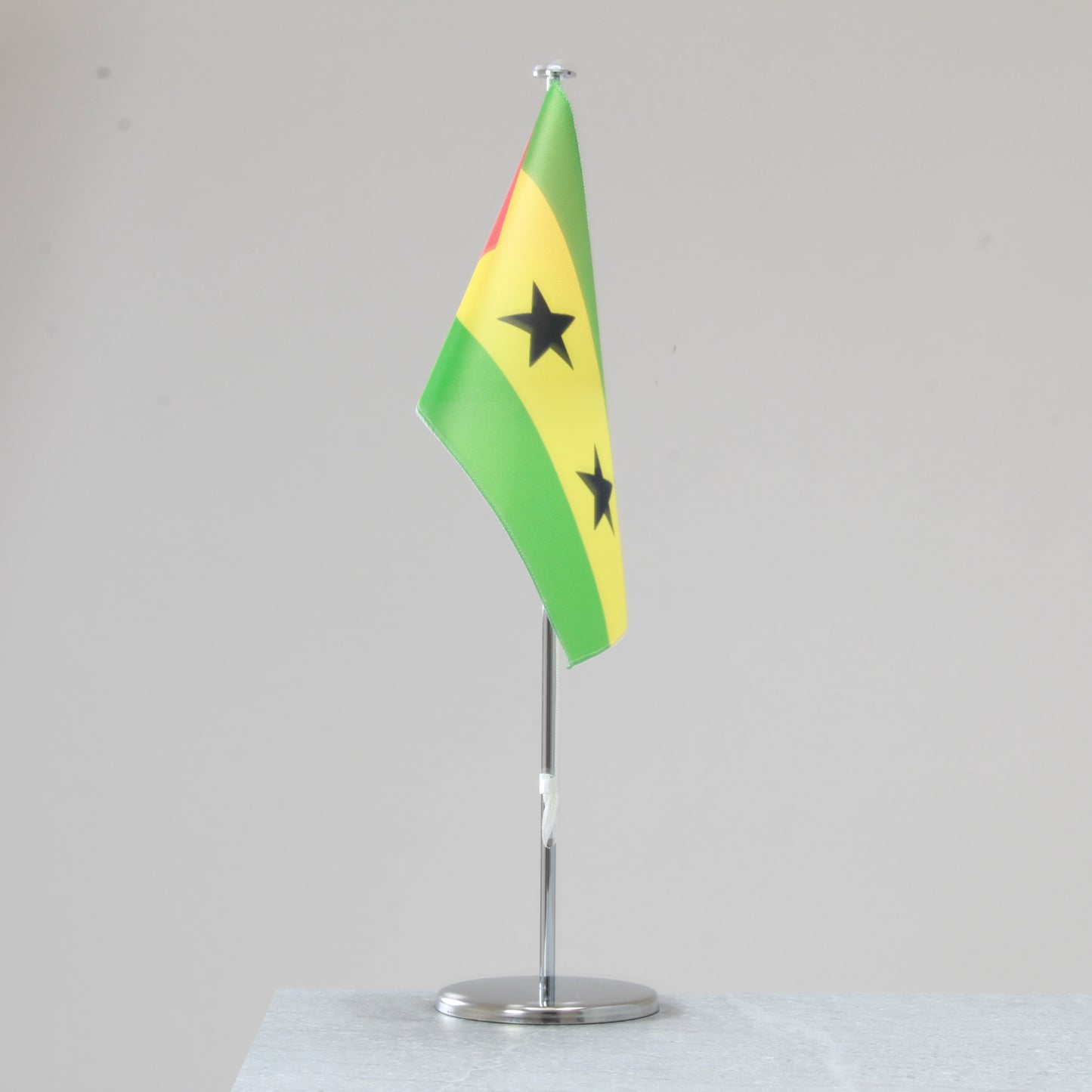 Tischfahne São Tomé und Príncipe – repräsentative Nationalflagge für den Innenbereich