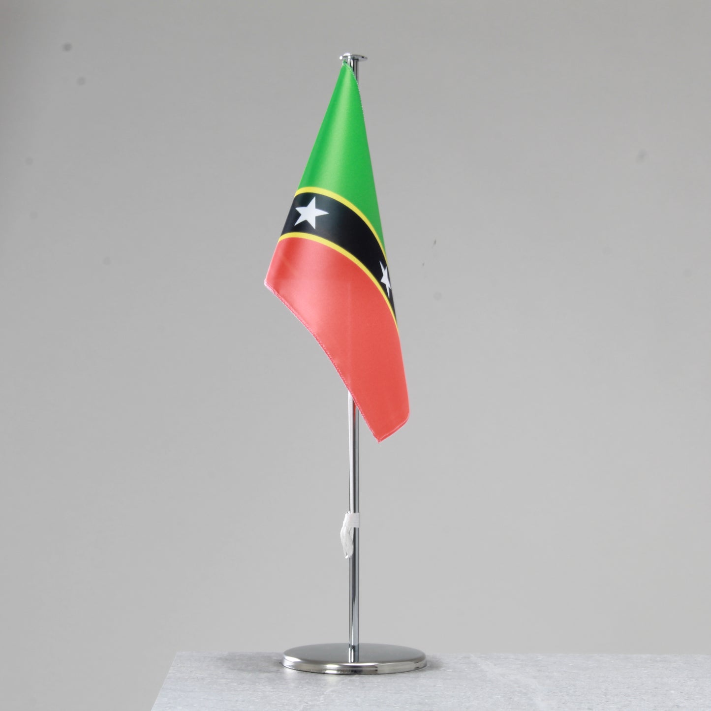 Tischfahne St. Kitts und Nevis – repräsentative Nationalflagge für den Innenbereich